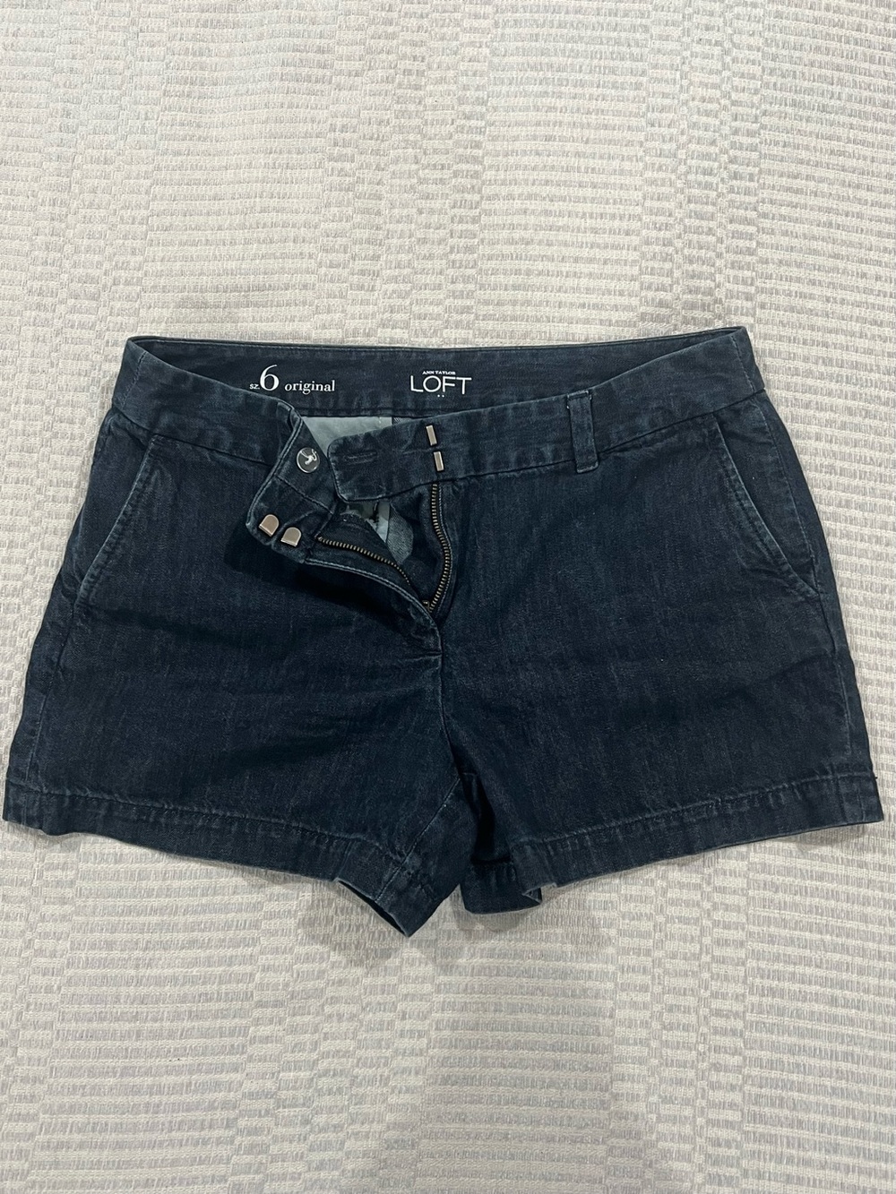 Bundle of (4) Size 6 shorts from (1) LOFT and (3) from Banana Republic - Picture 10 of 11